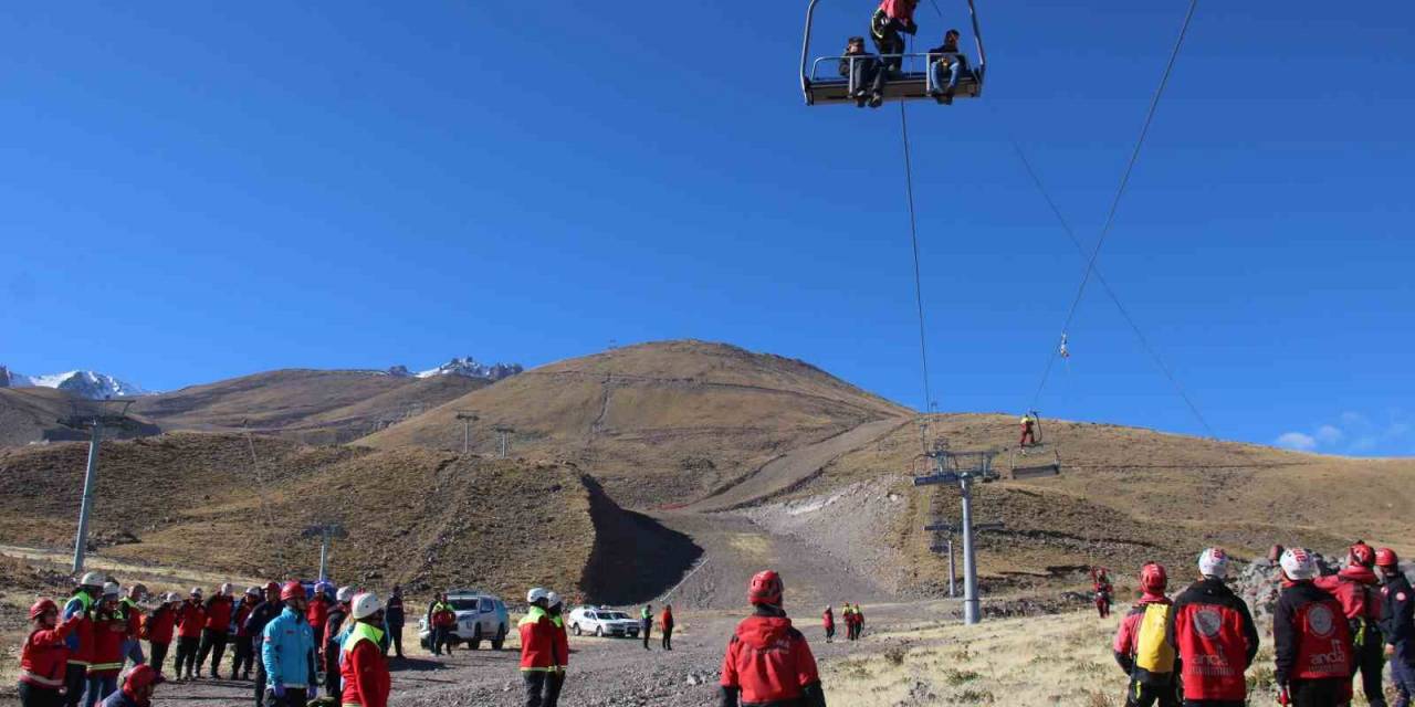 Erciyes’te Gerçeğini Aratmayan Kurtarma Tatbikatı