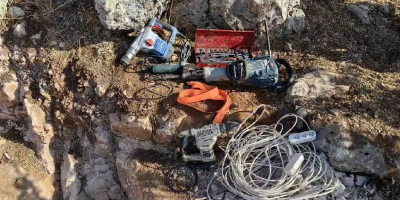 Kaçak Kazı Yapan 10 Şahsı Jandarma Suçüstü Yakaladı