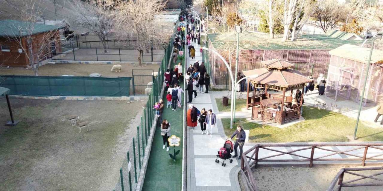 Keçiören’de Öğrenciler Ara Tatilin Keyfini Çıkarıyor