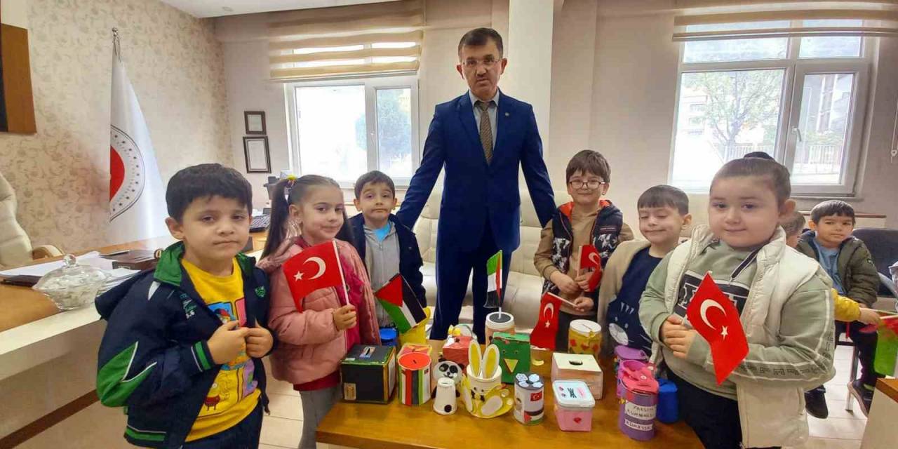 Minik Öğrenciler Filistinli Kardeşlerini Unutmadı