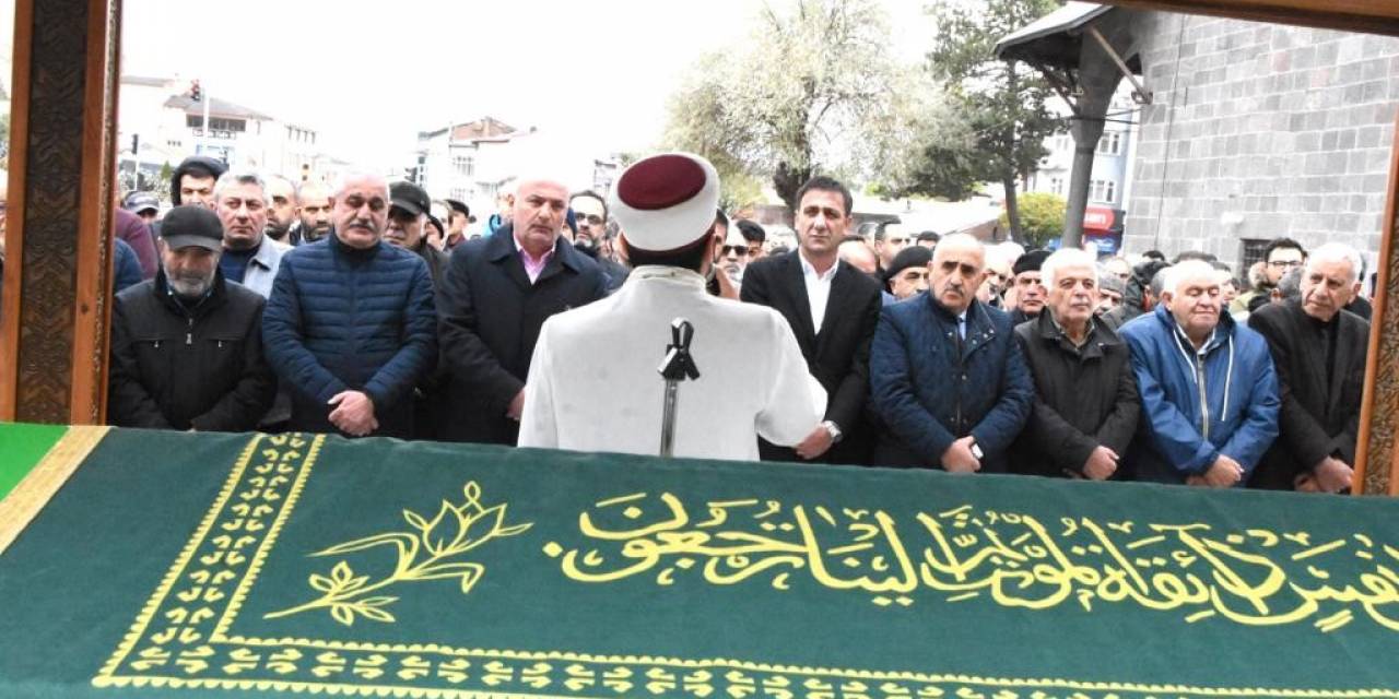 Hikmet Özyapar Son Yolculuğuna Uğurlandı