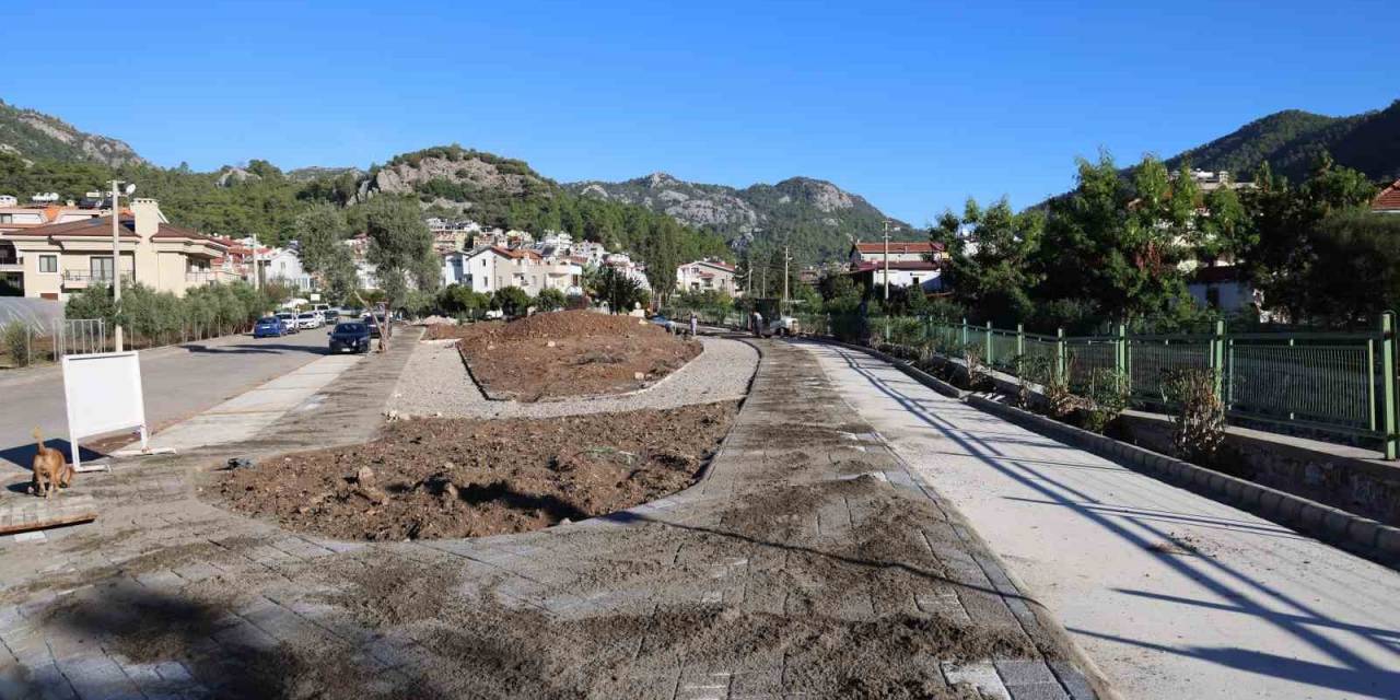 Futbol Ve Trambolin Alanı Olan Park Gençlerin Yeni Gözdesi Olacak