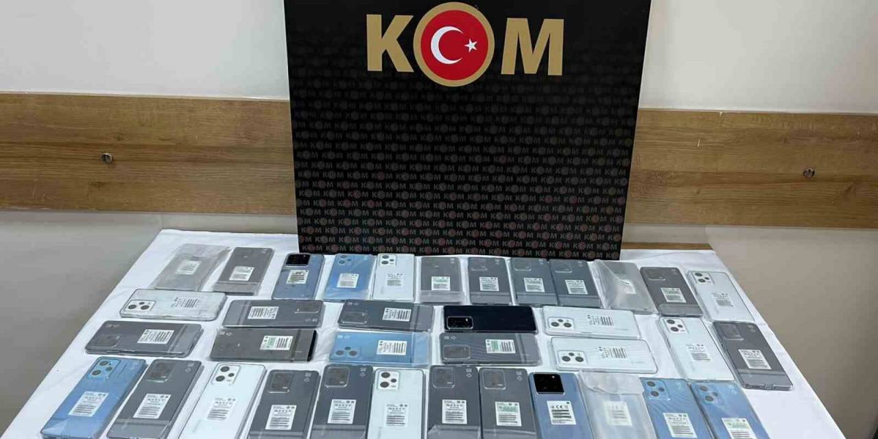 Siirt’te Piyasa Değeri 450 Bin Tl Olan Gümrük Kaçağı Cep Telefonu Ele Geçirildi