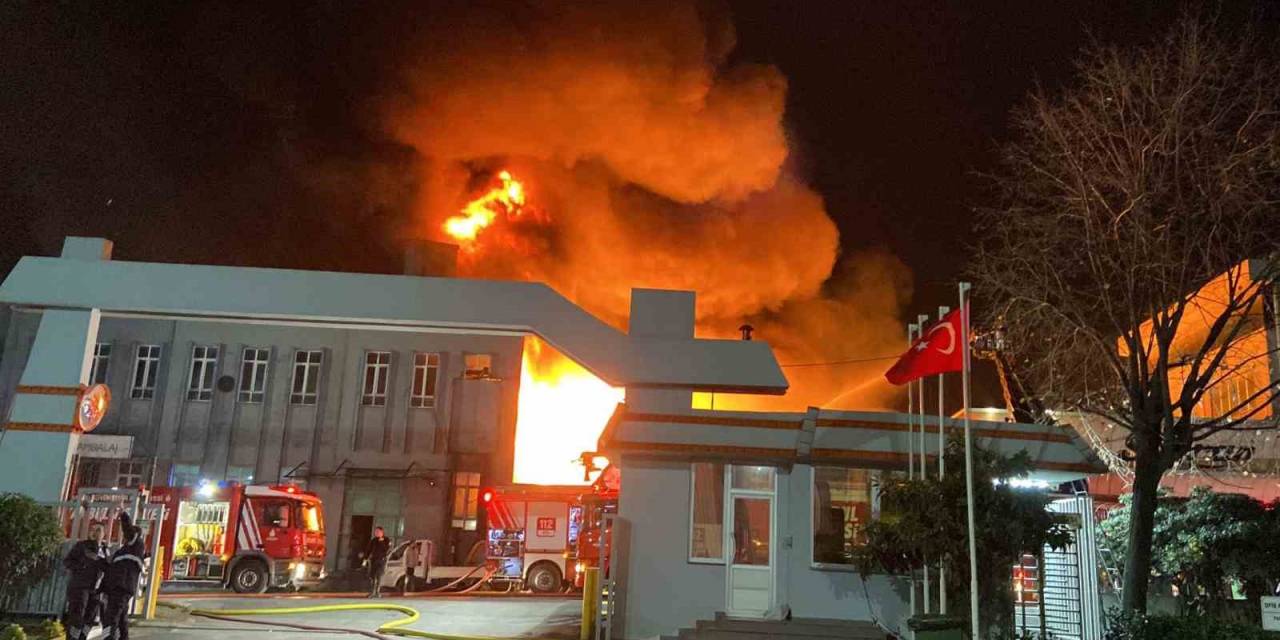 Esenyurt’ta Kimyasal Madde Deposunda Büyük Yangın