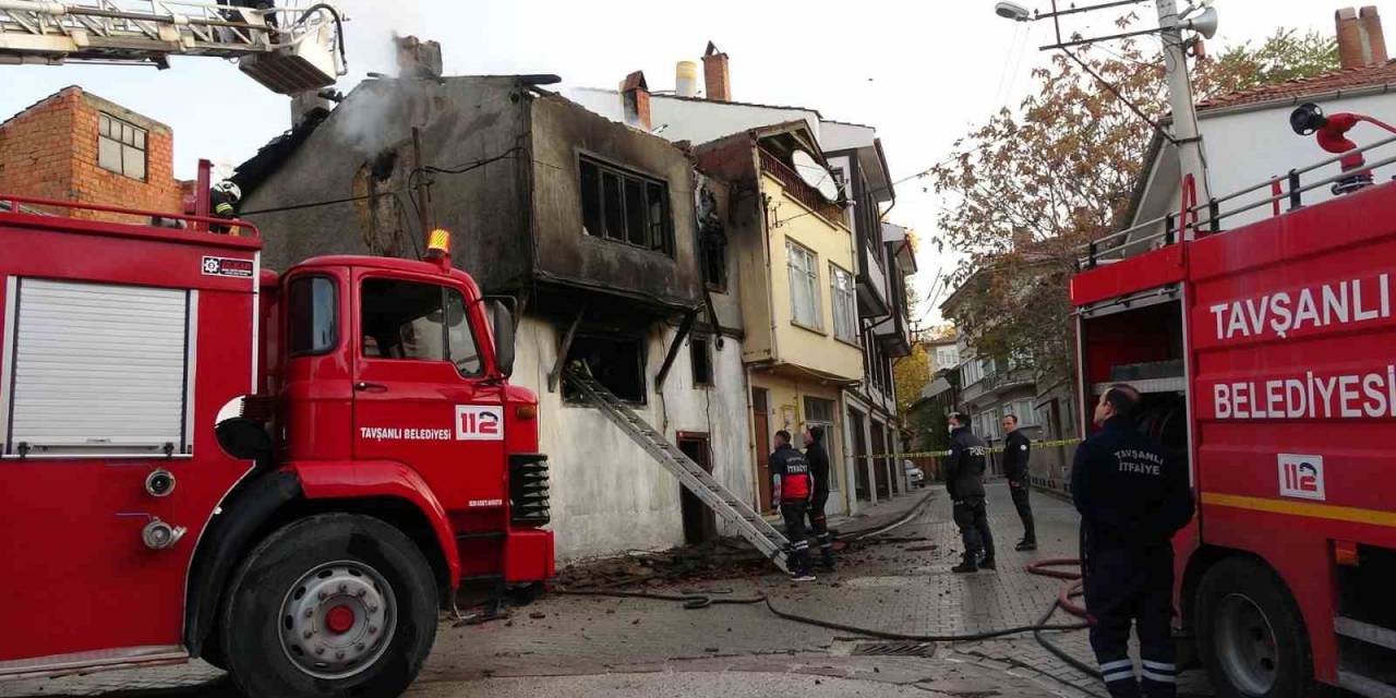 Tavşanlı’da Ahşap Evde Çıkan Yangında 1 Kişi Öldü