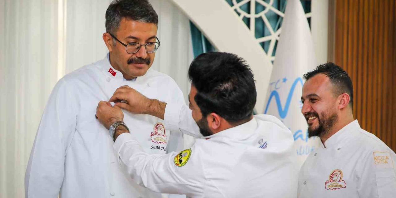 Vali Çelik’e "Şef Önlüğü Takdim Ettiler"
