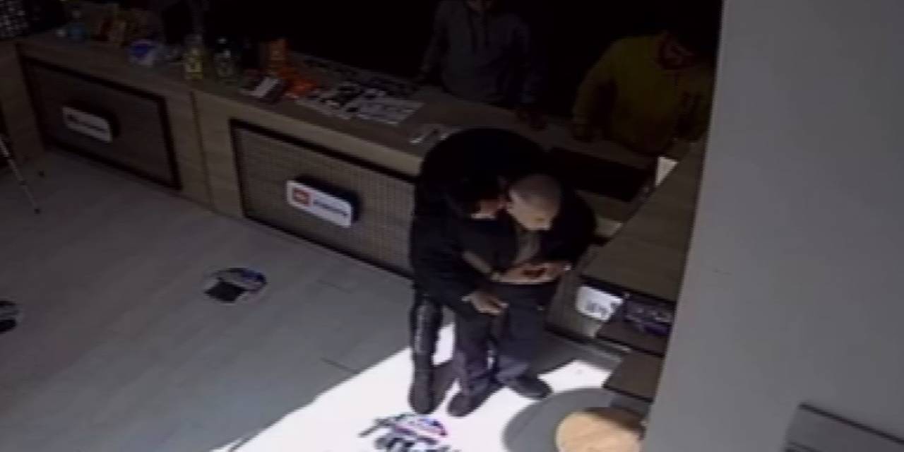 Esnafın ’heimlich Manevrası’ Yaşlı Adamın Hayatını Kurtardı