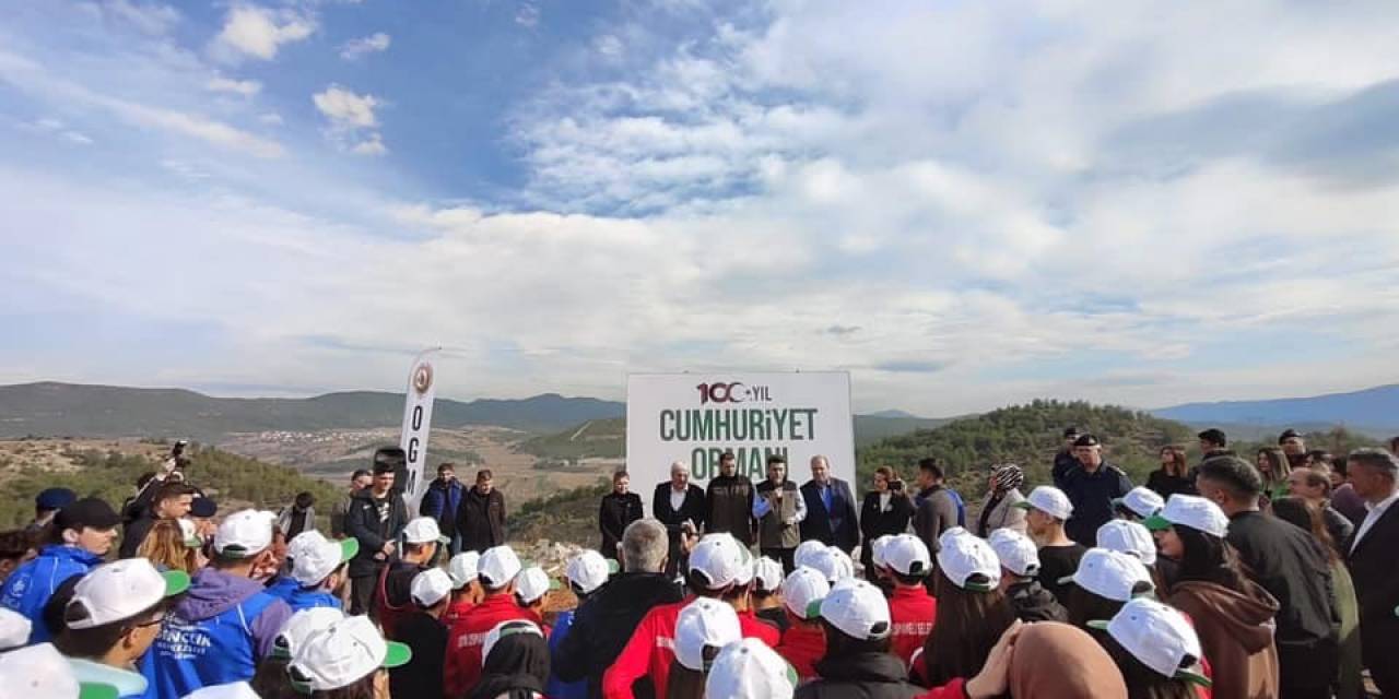 ’geleceğe Nefes, Cumhuriyet’e Nefes’ Diyerek Milyonlarca Fidanı Toprakla Buluşturdular