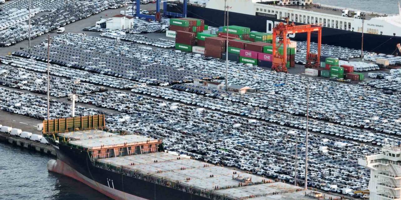 Satılmayı Bekleyen Binlerce İthal Sıfır Araba Dron İle Görüntülendi