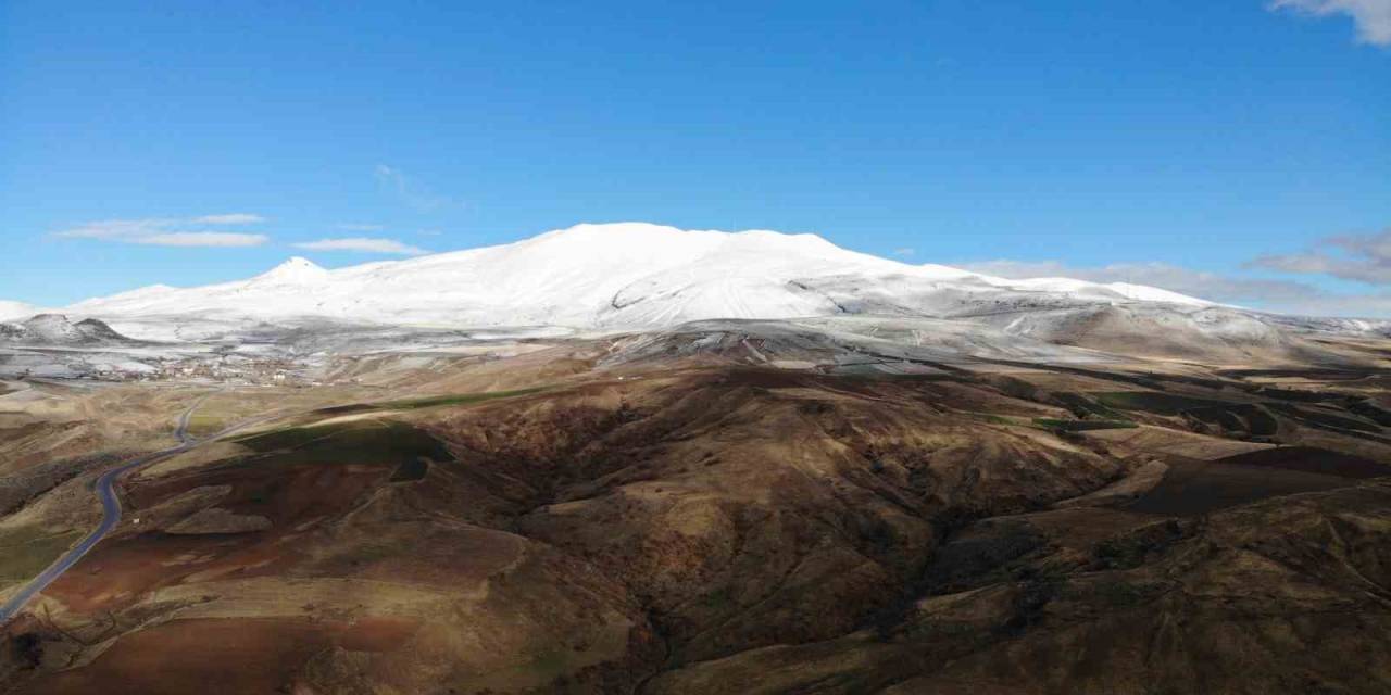 Nemrut Kalderası Beyaz Gelinliğini Giydi