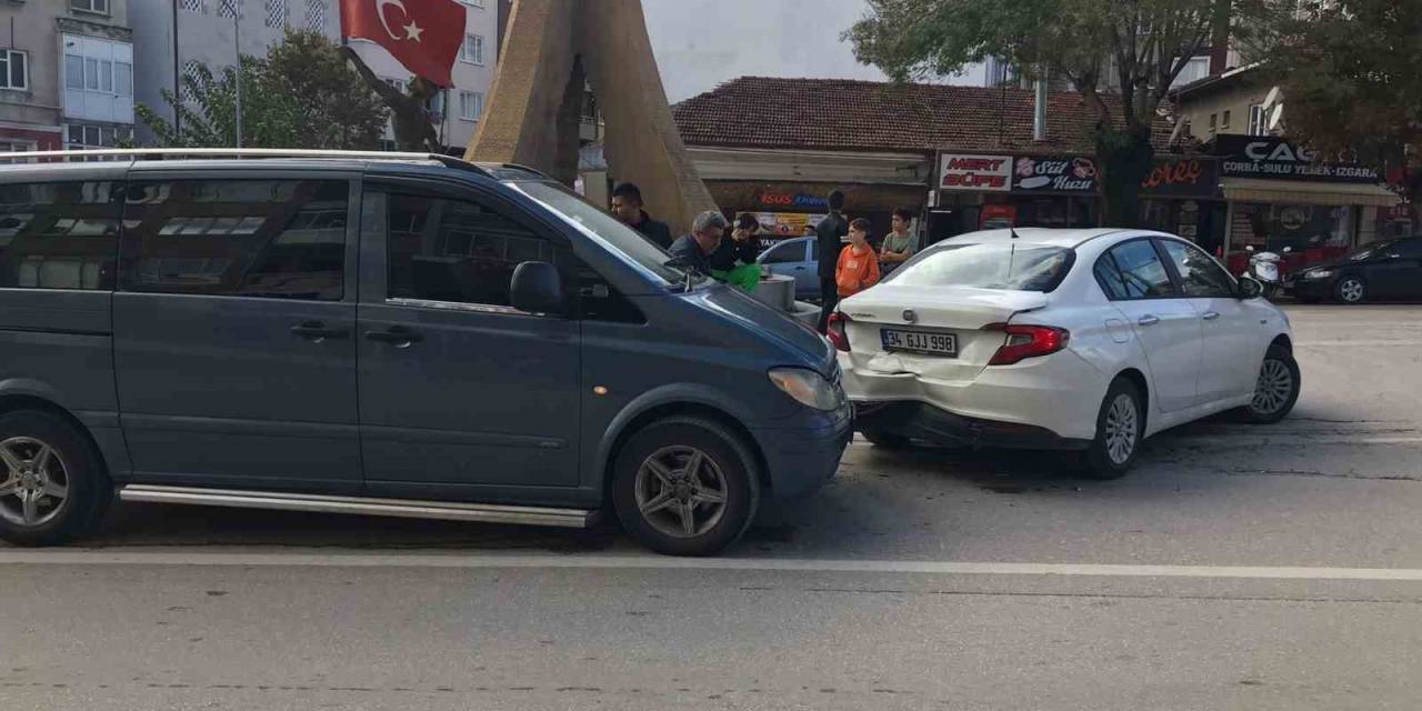 Tepebaşı Kavşağı’ndan Yaşanan Trafik Kazasında 1 Kişi Yaralandı