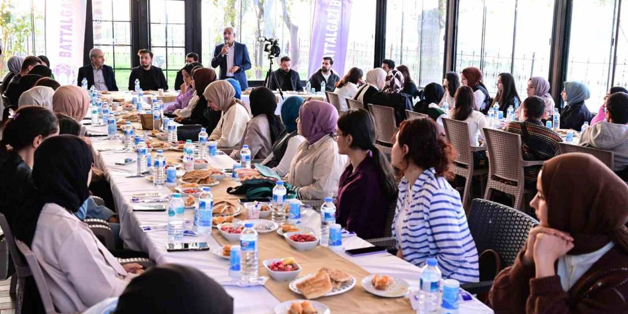 Başkan Güder Üniak Üyelerini Ağırladı