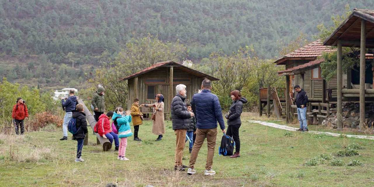 Çocuklar Doğayı Keşfediyor