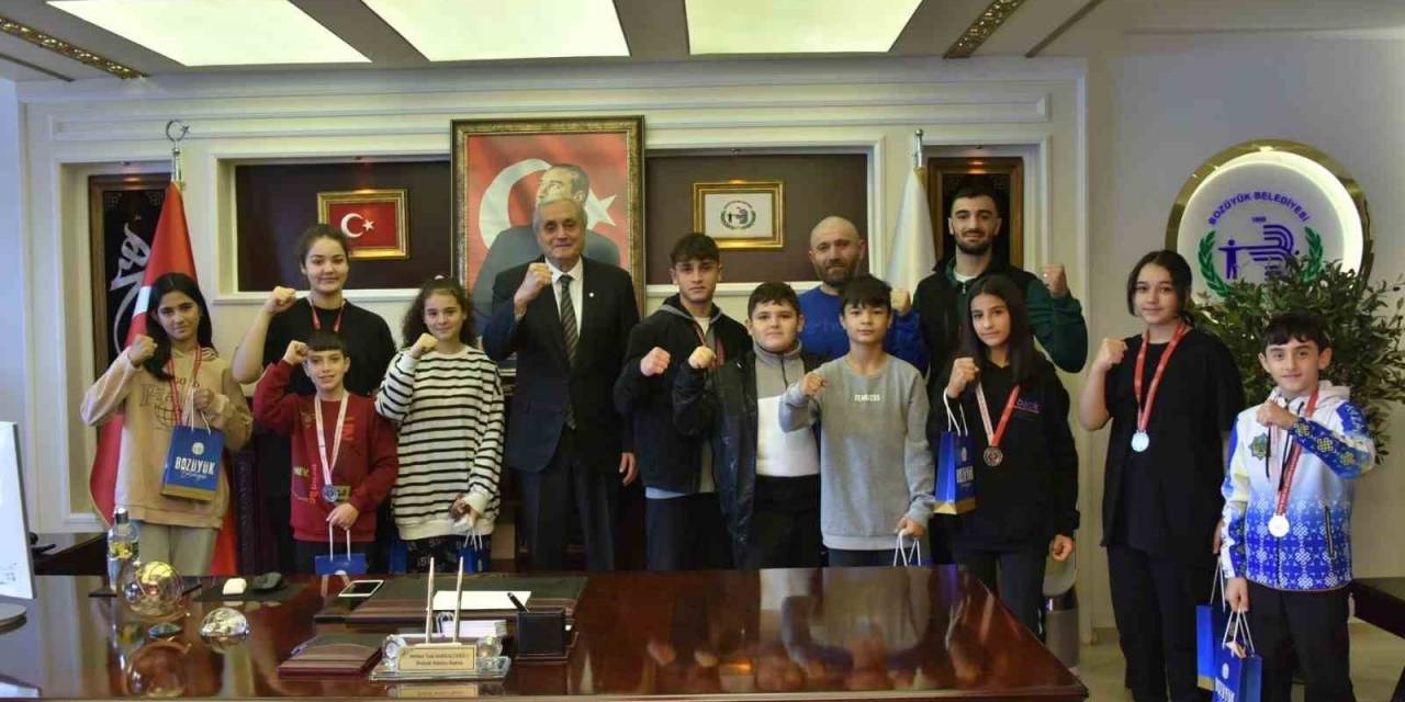 Başkan Bakkalcıoğlu Genç Sporcuları Ağırladı