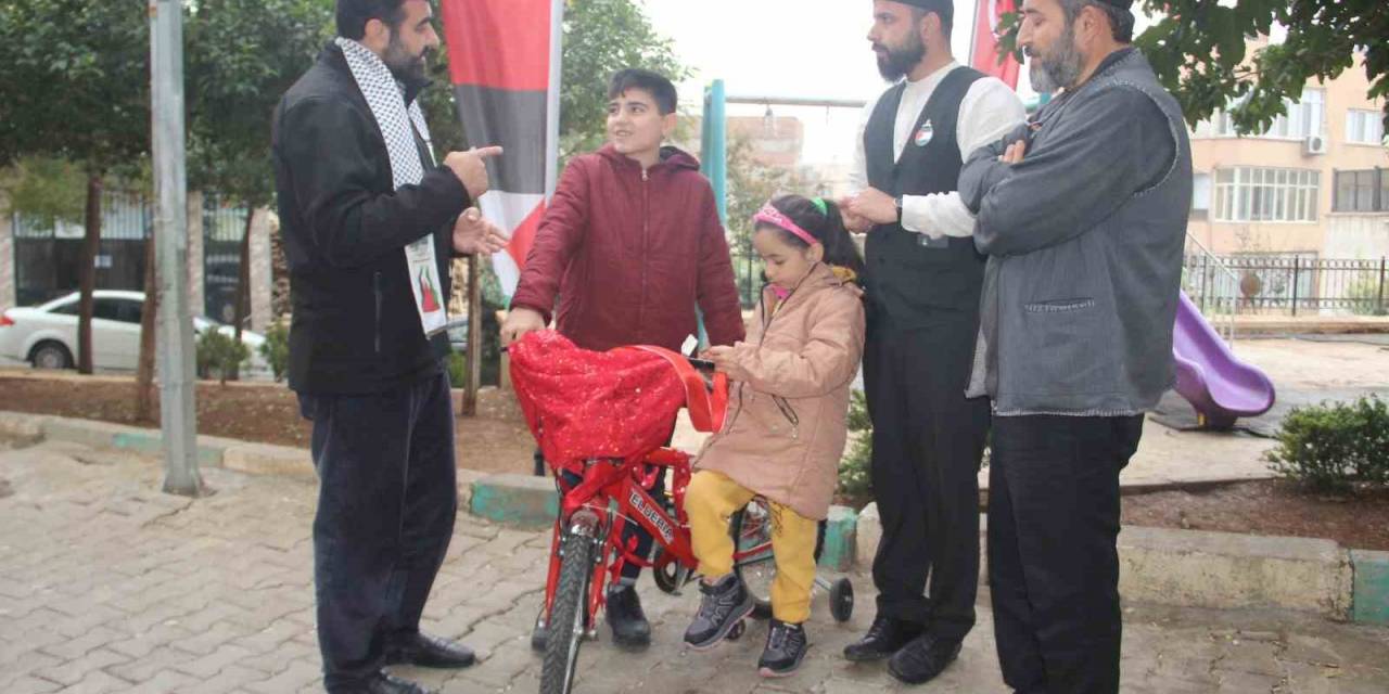 Şanlıurfalı Çocuğun Gazze İçin Satışa Çıkarttığı Bisikletini Satın Alıp Kendisine Hediye Etti