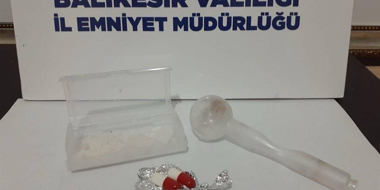 Dolandırıcılık Ve Sahtecilikten Aranan Şahıs Bandırma’da Yakalandı