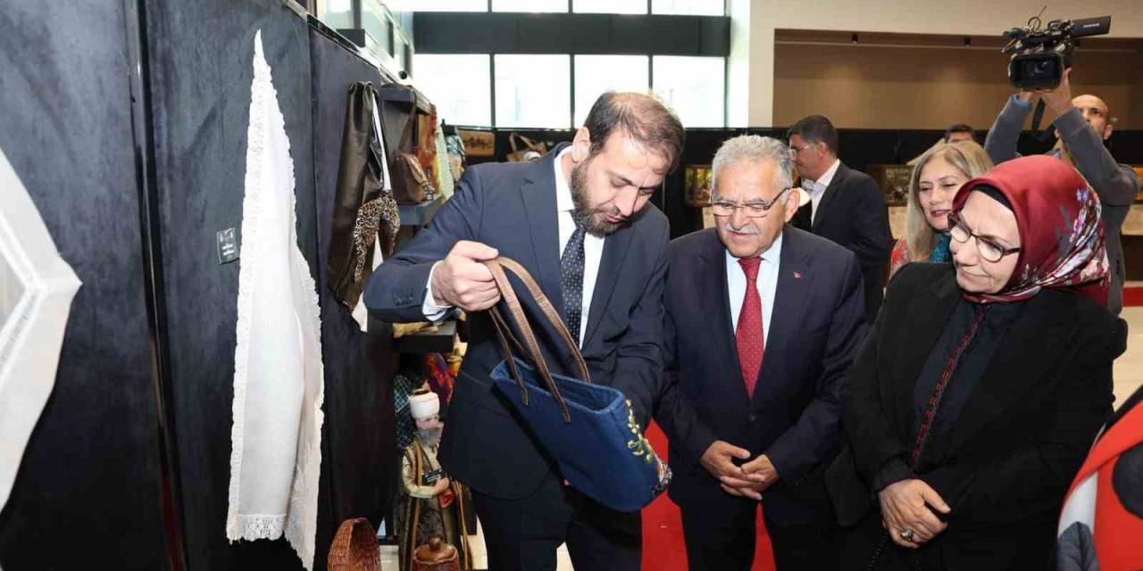 Başkan Büyükkılıç, Kaymek’in ‘Sanat İle Dönüştürüyoruz Sergisi’nin Açılışına Katıldı