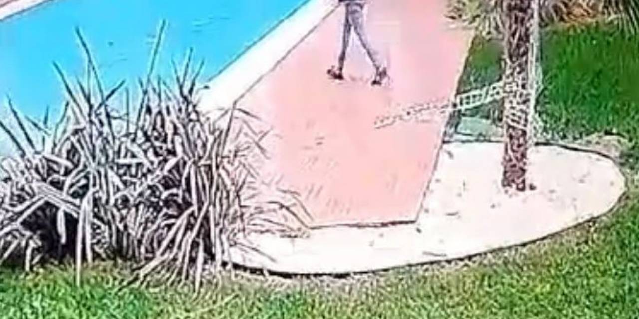 Kuryenin İş Kazası...sitenin Havuzuna Böyle Düştü