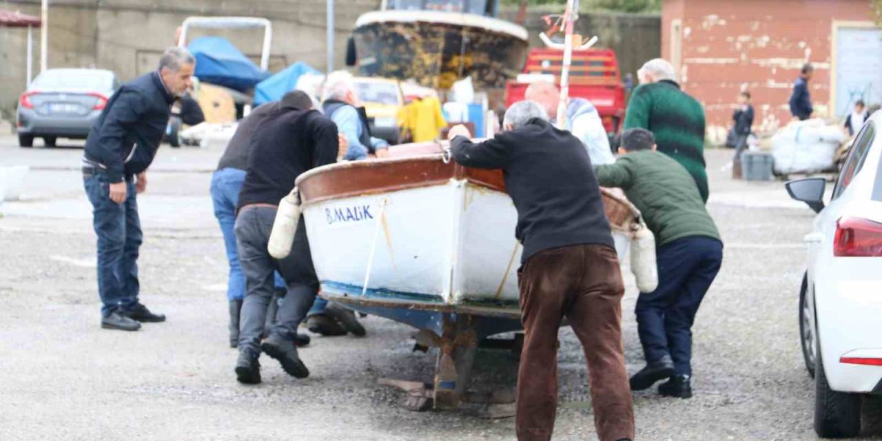 Korkutan Fırtına Öncesi Tekneleri Karadan Yürüttüler
