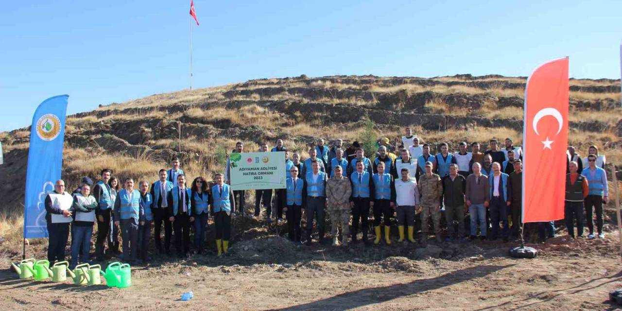 Adliye Yoğunluğuna Ara Verip Fidanları Toprakla Buluşturdular
