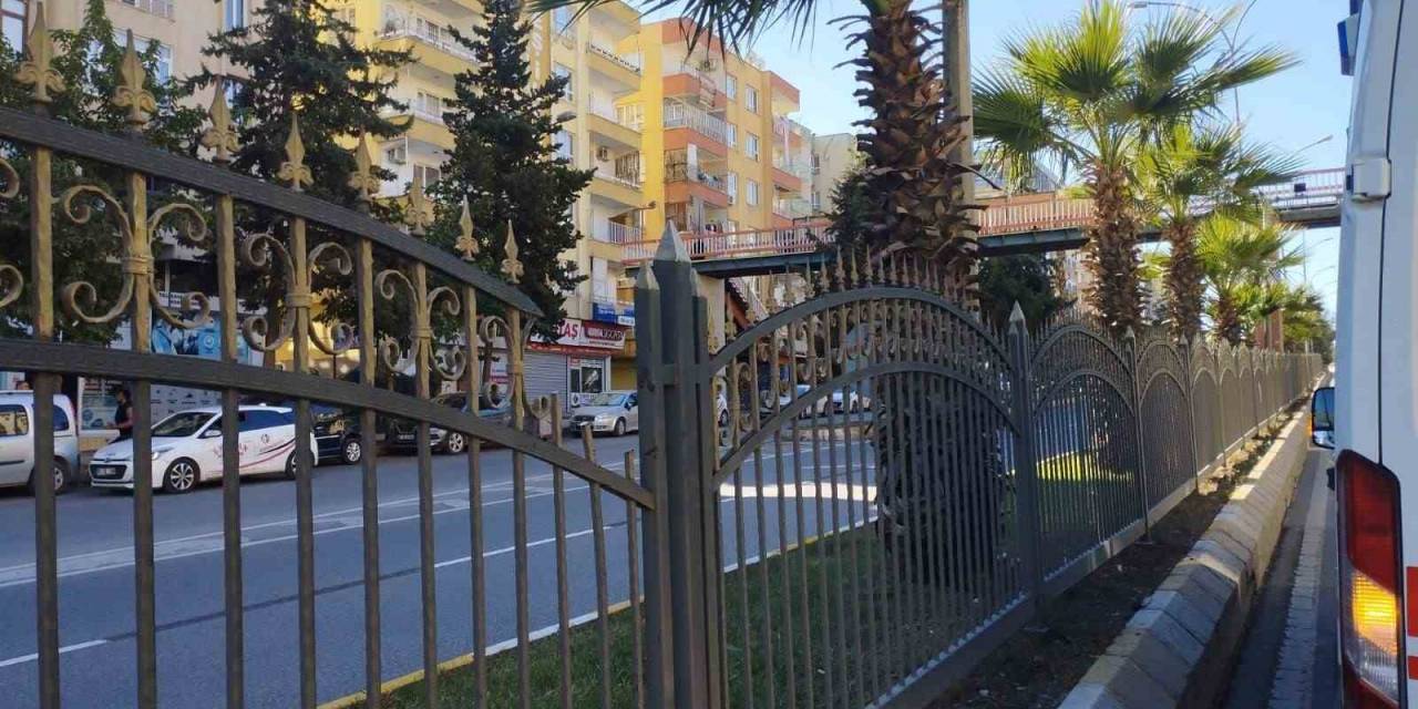 Üzerinden Atlamaya Çalıştığı Korkuluk Demiri Koluna Saplandı