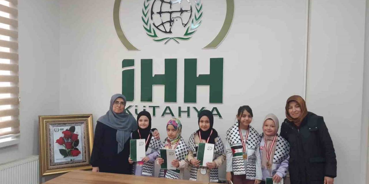 Kütahya’da Genç Kızlar Evlerindeki Eşyaları Satıp Parasını Gazze’ye Bağışladılar