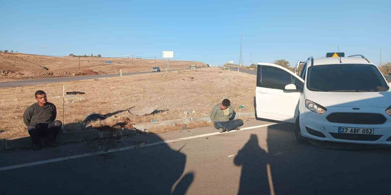 Uygulama Noktasından Kaçan Otomobilde 5 Kaçak Göçmen İle 1 Organizatör Yakalandı