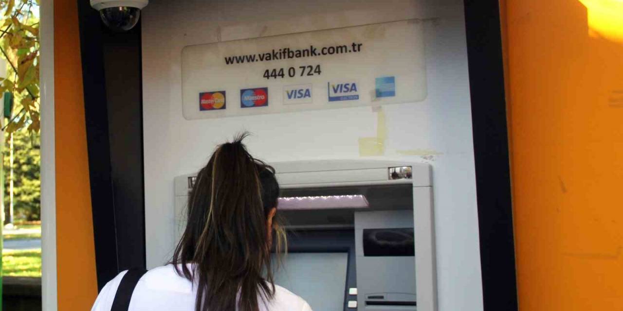 Arızalı Vakıfbank Atm’si Vatandaşların Tepkisine Neden Oluyor