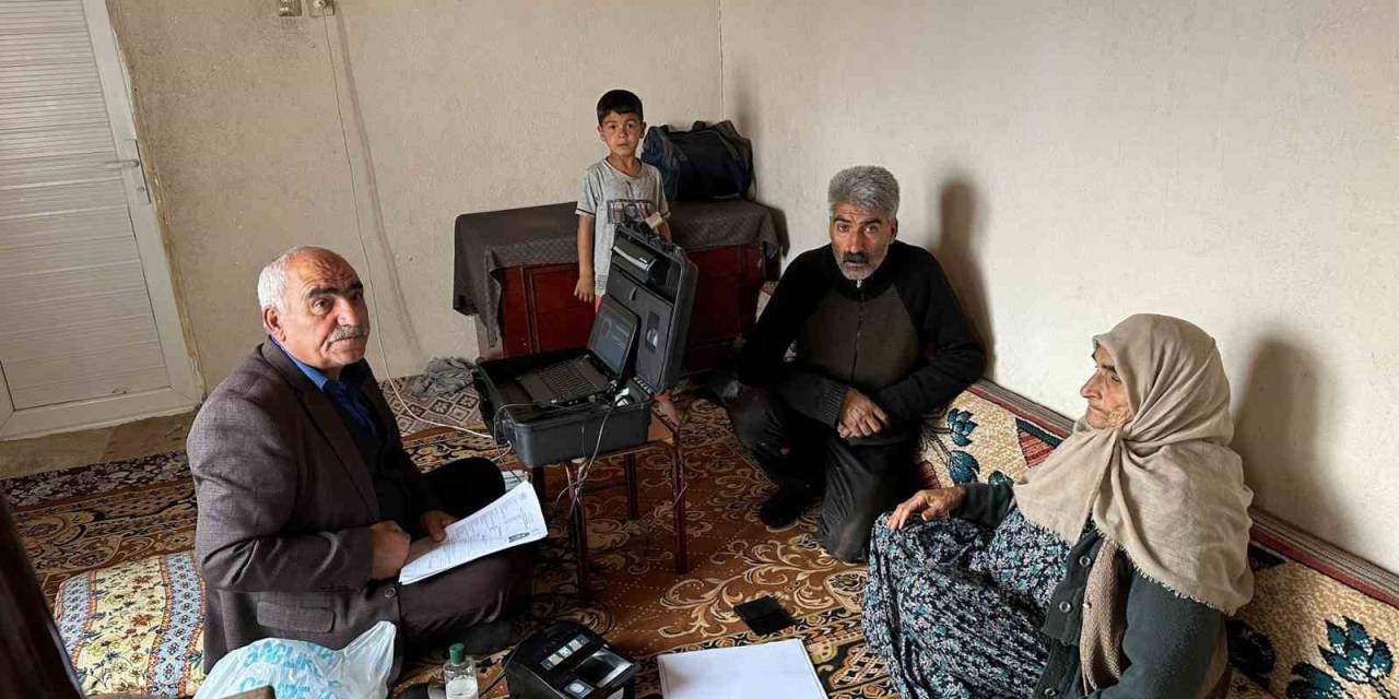 Hamur’da Adreste Nüfus Hizmeti Ve Vefa Projesi Sürüyor