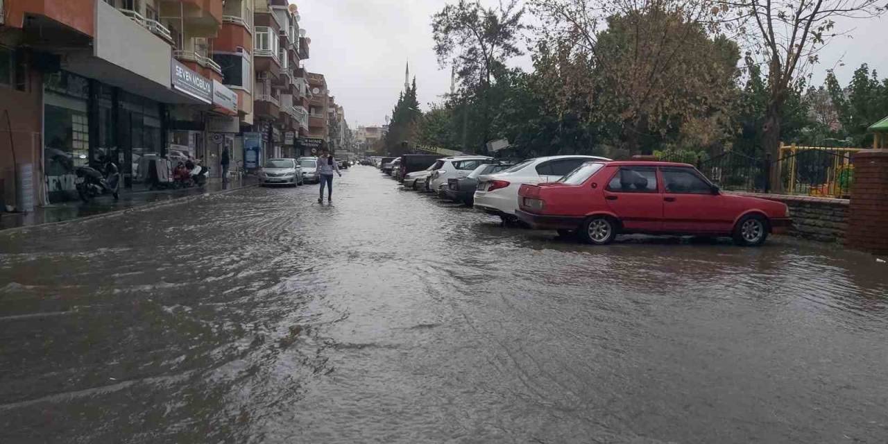 Didim’de Sağanak Yağış Ve Fırtına Etkili Oldu