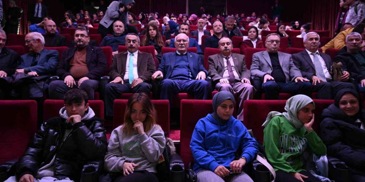 Rektör Savaş Öğrencilerle Birlikte Gazze’nin Gözyaşları Filmini İzledi