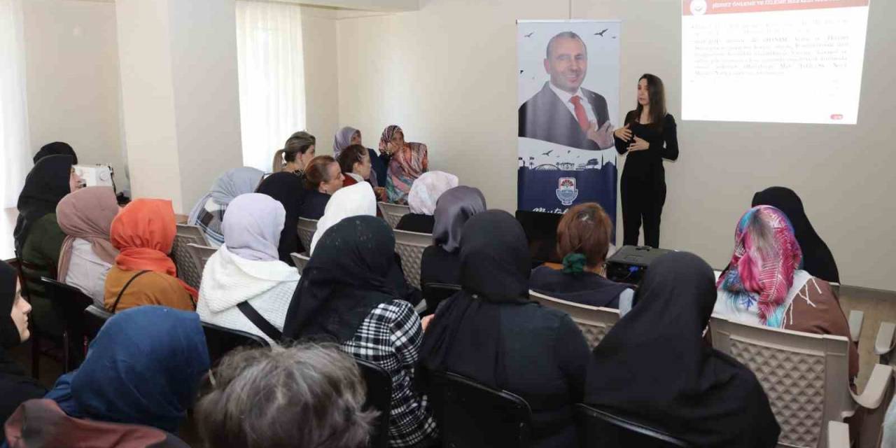 Yalova Belediyesi’nden Şiddetle Mücadele Semineri