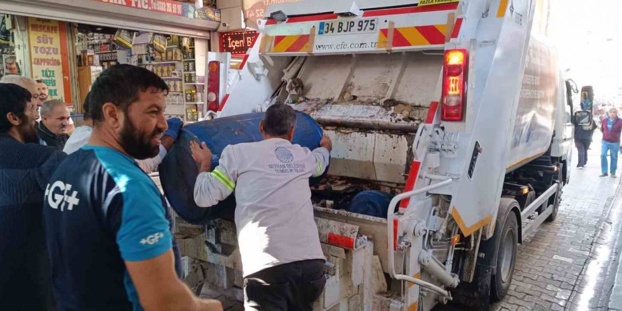 Adana’da Yarı Çıplak Dana Ayağı Temizliği Pahalıya Patladı
