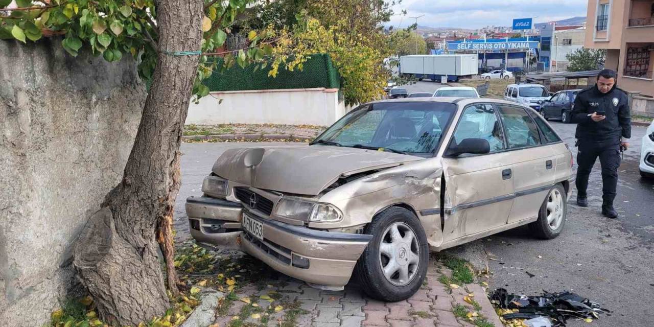 Arabasını Yıkadı, Ardından Kaza Yaptı: 3 Yaralı