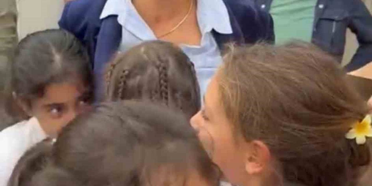 Ömürlerinin 30 Yılını Öğrencilerine Adayan Öğretmenler Alkışlar Eşliğinde Emekli Oldu