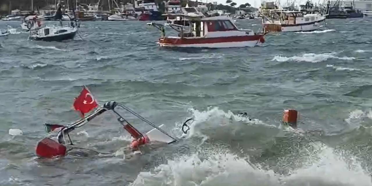İzmir Foça’da Fırtına Balıkçı Teknelerini Batırdı