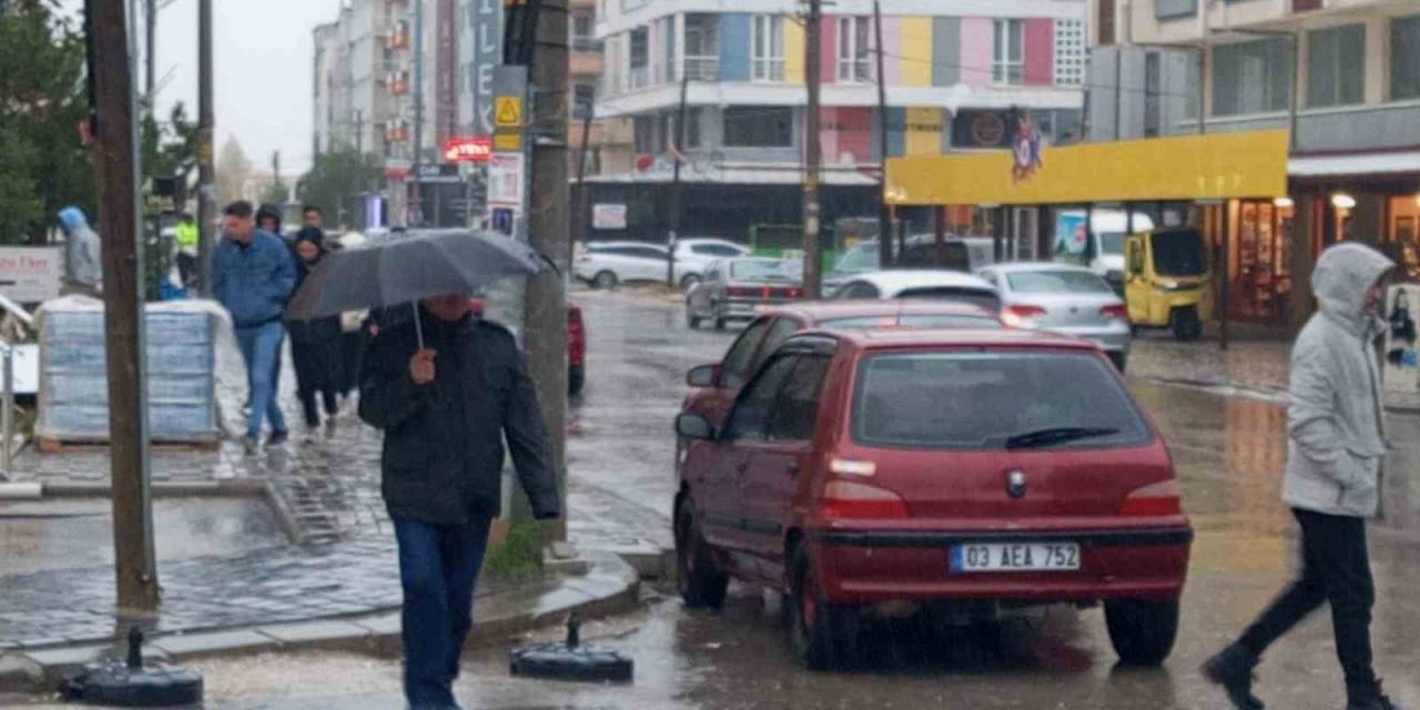 Afyonkarahisar’da Sağanak Yağış Etkili Oldu