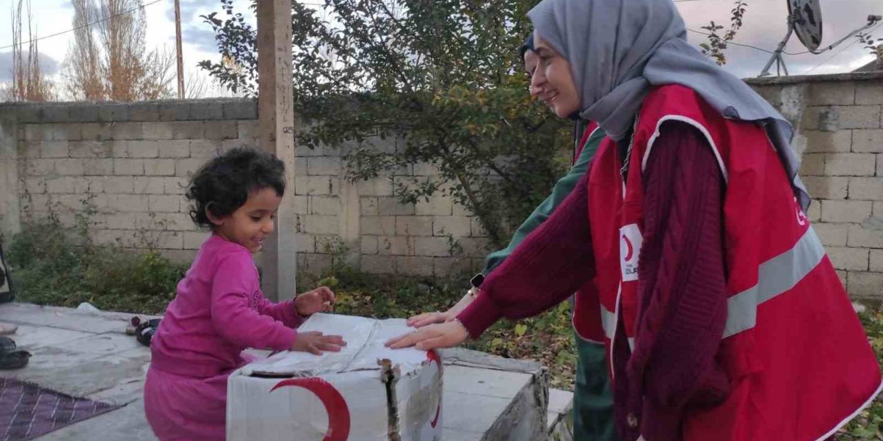 Ağrı’da Kızılay Ekipleri İhtiyaç Sahiplerine Ulaşıyor