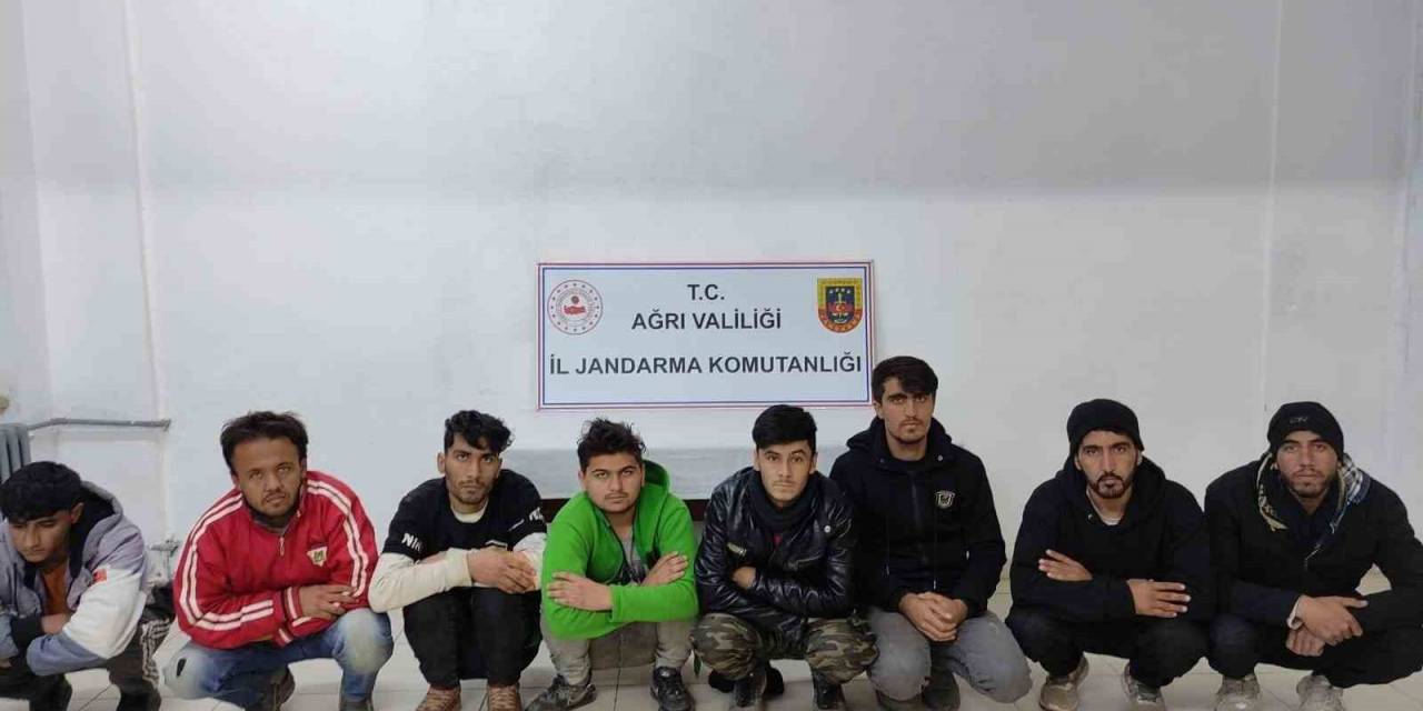 Ağrı’da 24 Düzensiz Göçmen Yakalandı, 2 Organizatör Gözaltına Alındı