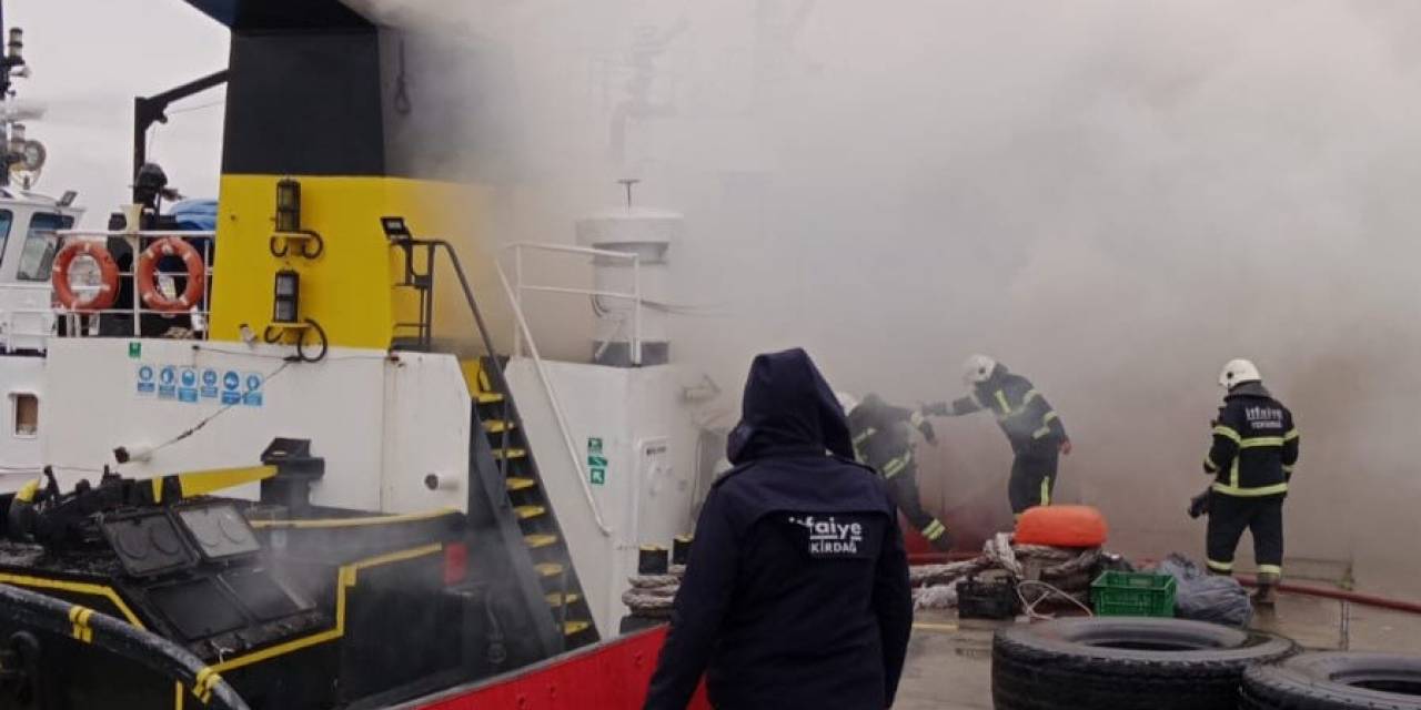 Ceyport Limanı’ndaki Römorkör Yangınında 1 Kişi Öldü