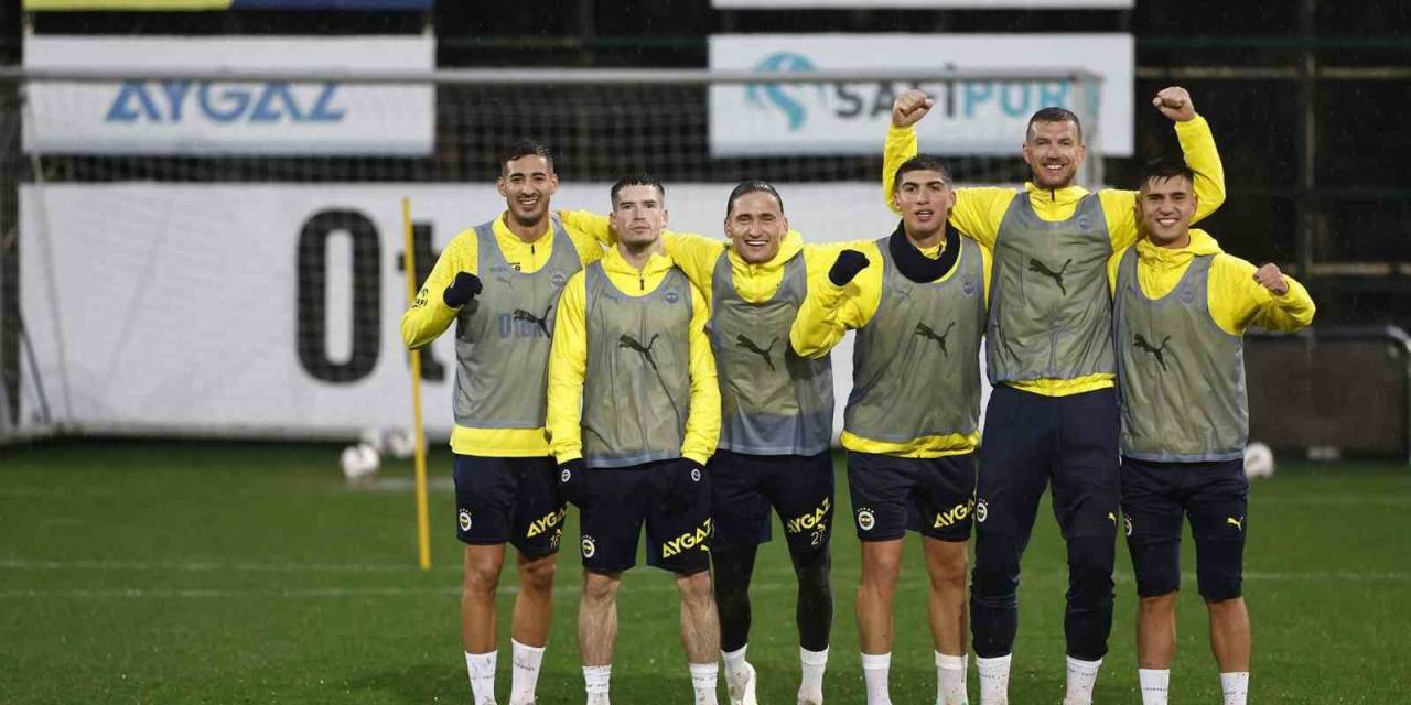 Fenerbahçe, Yağmur Altında Çalıştı