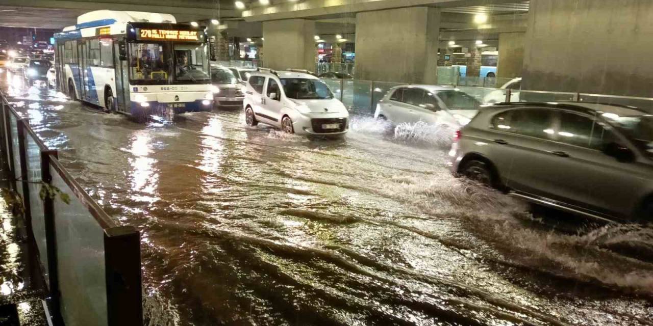 Ankara’da Sağanak Etkili Oldu, Yolları Su Bastı