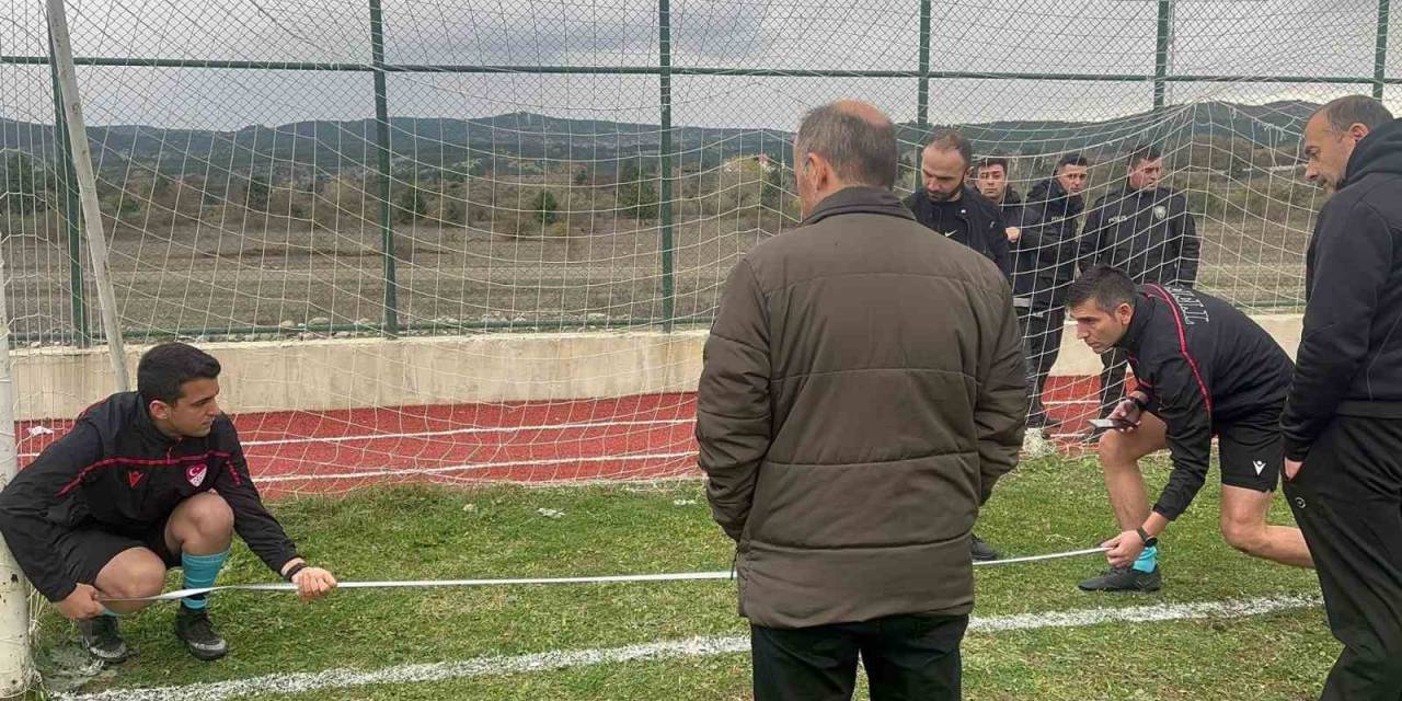 23 Yıldır Maç Oynanan Sahada Kale Direkleri Metreyle Ölçüldü, Amatör Maç İptal Edildi