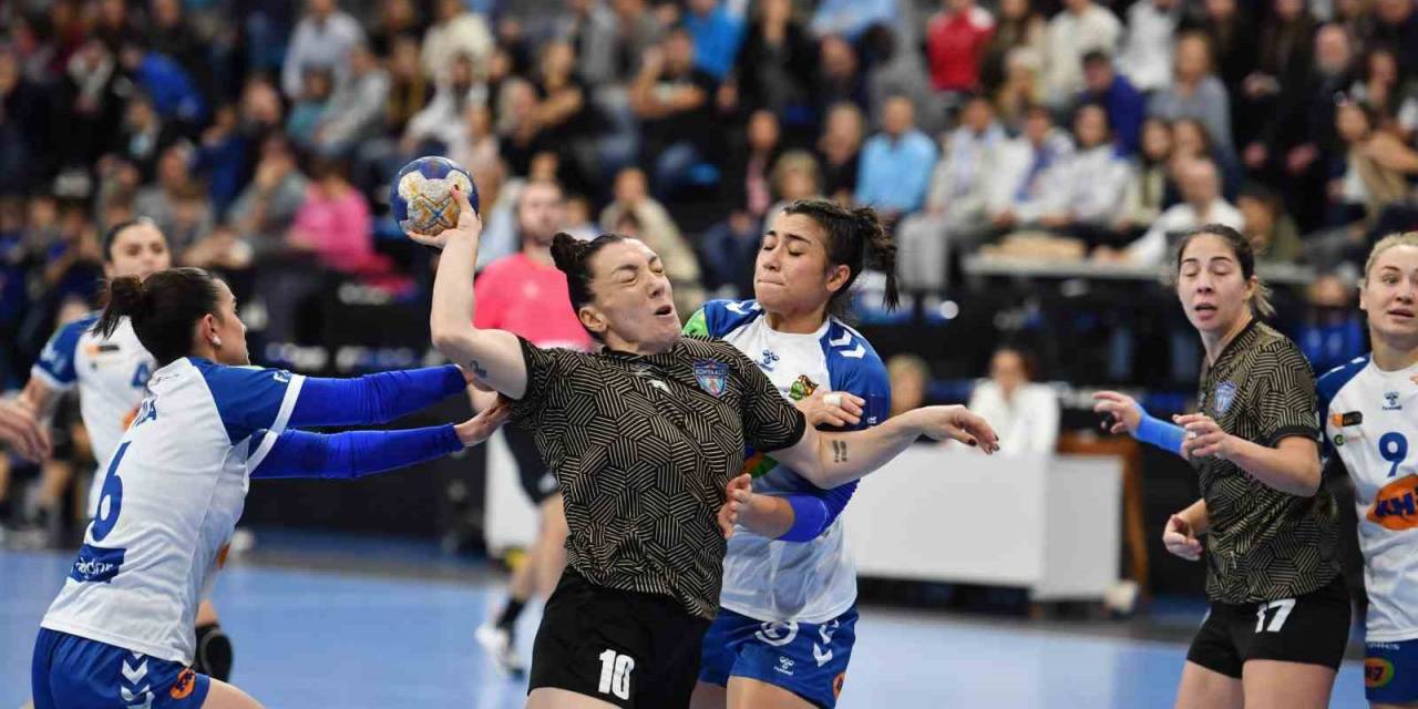 Son Avrupa Şampiyonu Kupaya Veda Etti