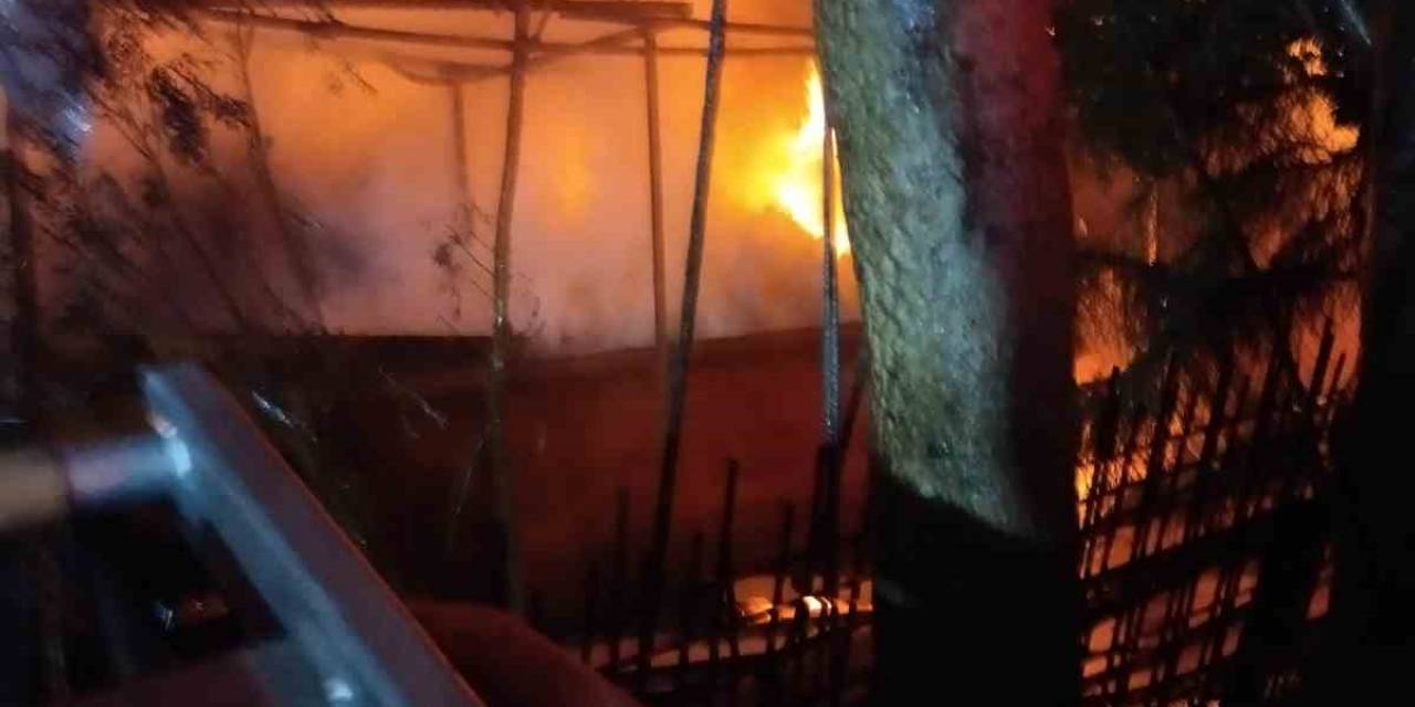 Beykoz’da Marangozhanede Yangın Paniği