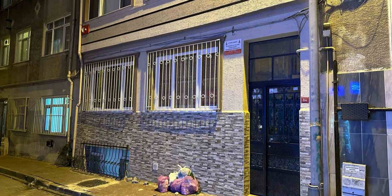 Fatih’te 7 Yaşındaki Çocuk Evde Ölü Bulundu: Bakımsızlıktan Öldüğü İddia Edildi