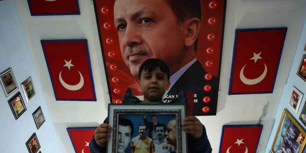 Böyle Erdoğan Sevgisi Görülmedi, Evini Adeta Müzeye Çevirdi, Yeğenine Adını Verdi