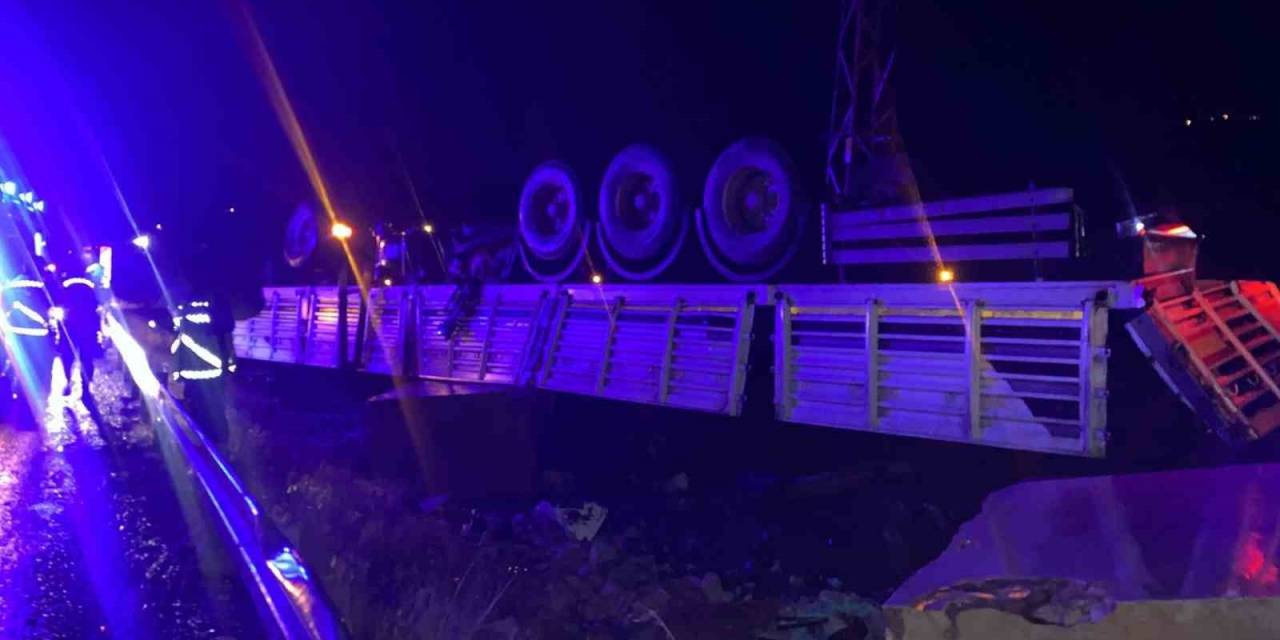 Elazığ’da Tır Ters Döndü: 1 Ölü