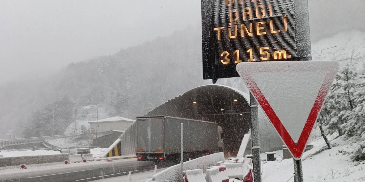 Bolu Dağı’nda Yoğun Kar Yağışı Etkili Oluyor