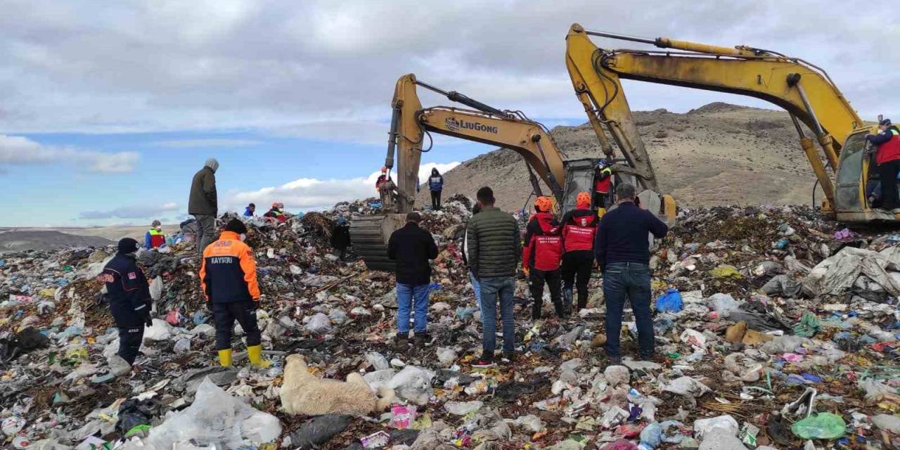 Kaybolan İşçinin Cenazesi Tonlarca Çöpün Altında Bulundu